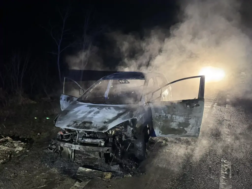 Preotul Ciprian Mega, acuzat că este calul troian al Rusiei în BOR, suspectat că și-a incendiat singur mașina