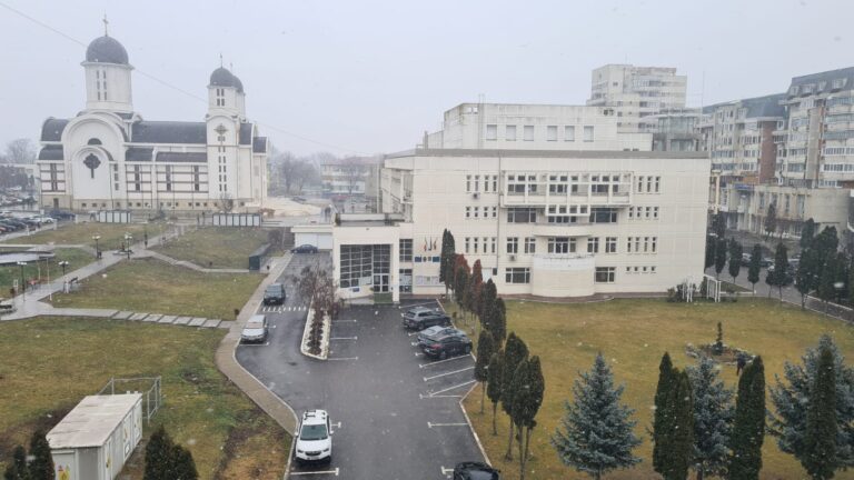 UPDATE La Pașcani deja ninge viscolit, iar în tot județul se va răci vremea de la noapte și sunt așteptate ninsori FOTO