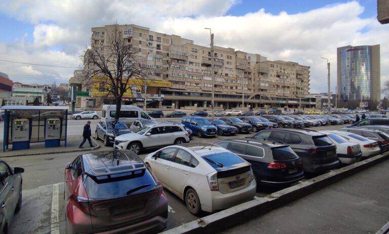 Iași: Aplicația care transformă telefonul în șofer personal. Îți arată pe hartă locurile de parcare din oraș și te ghidează prin Google Maps