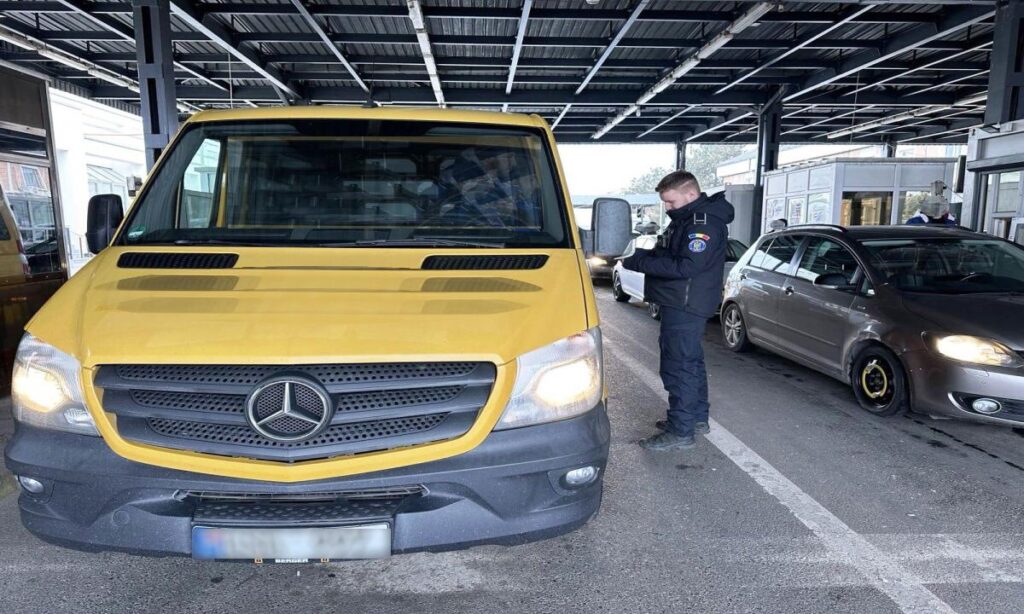  Tentativă de ieșire din țară, la volan, fără permis!