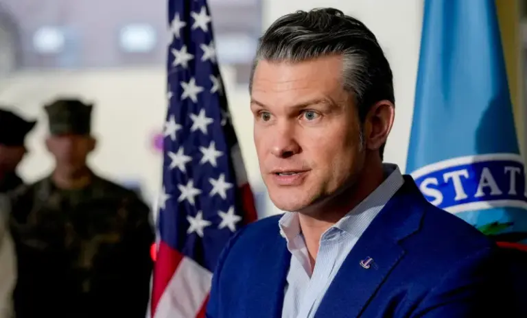 Democrații americani îl acuză pe șeful Pentagonului, Pete Hegseth, că a invocat în mod fals lipsa armelor pentru a opri livrările către Ucraina
