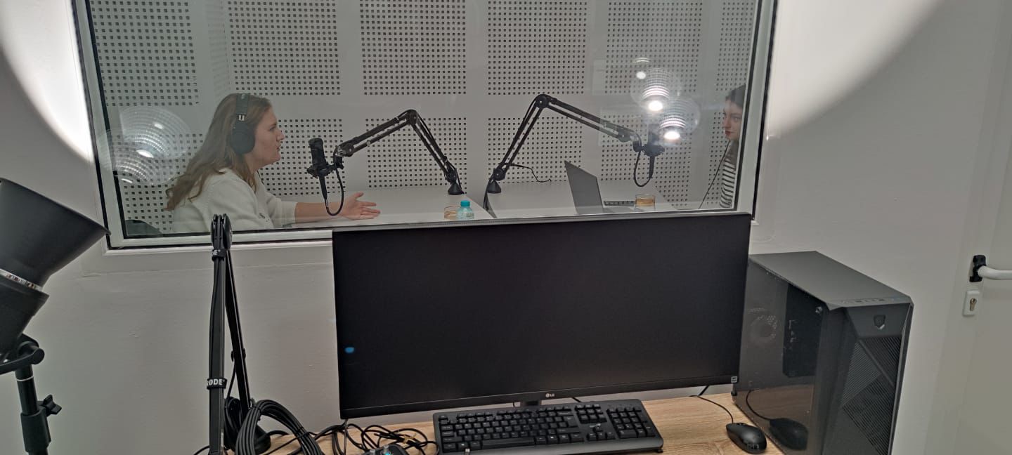  Studenții de la Cuza încearcă să facă valuri în lumea online cu o serie de podcasturi