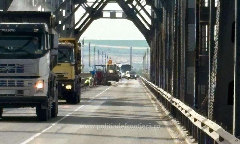 Circulaţia rutieră la Podul Dunării Giurgiu-Ruse va fi suspendată temporar, în 27 martie. Autoturismele, microbuzele şi autocarele nu vor circula 12 ore, iar camioanele timp de 24 de ore