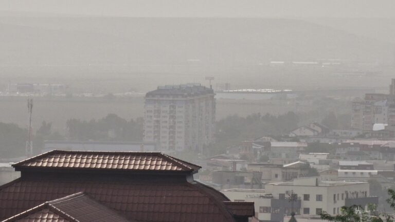 Gunoaiele, praful și mirosurile neplăcute îi deranjează cel mai mult pe ieșeni. Topul reclamațiilor de la Protecția Mediului Iași