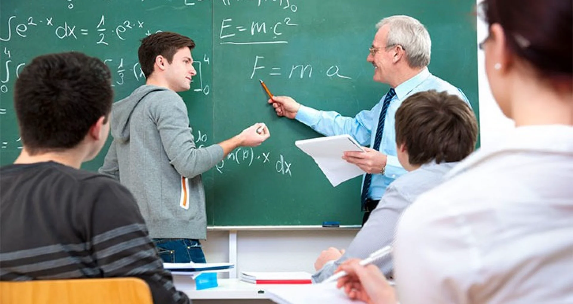 123 de profesori pensionari din județ vor preda și în anul școlar viitor: 88 în mediul urban, 70 în Iași. Doar o solicitare a fost respinsă de ISJ