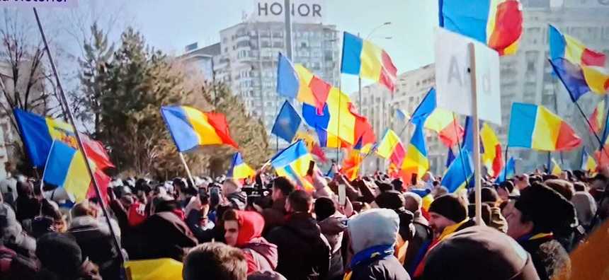  UPDATE Ciocniri în Piaţa Victoriei între jandarmi şi simpatizanţii lui Călin Georgescu