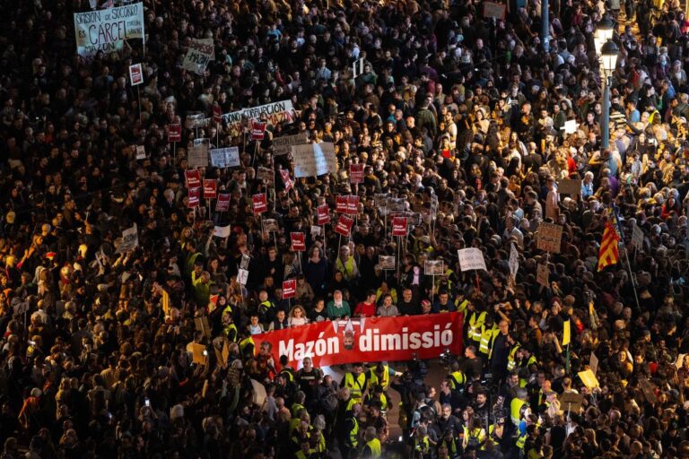 Spania: Proteste la Valencia împotriva modului de gestionare a inundațiilor din toamna trecută