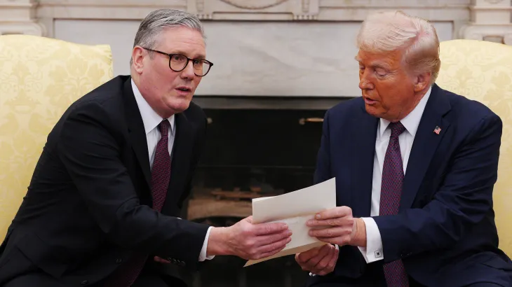 „Ajunge!”. Trump îl întrerupe pe Starmer, întrebat dacă regele Charles al III-lea este îngrijorat de o anexare a Canadei