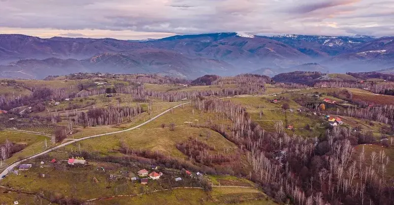  Într-un sat din România locuitorii se consideră daci. În așezare mai trăiesc doar 50 de oameni
