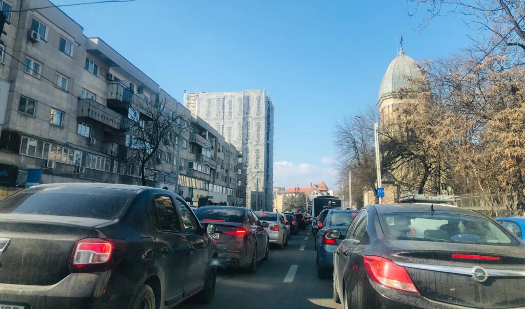 Șoferii, loviți de noua taxă auto: impozitul va ajunge până la 1.900 de lei pe an. „Este enorm! Mai bine îmi vând mașina”