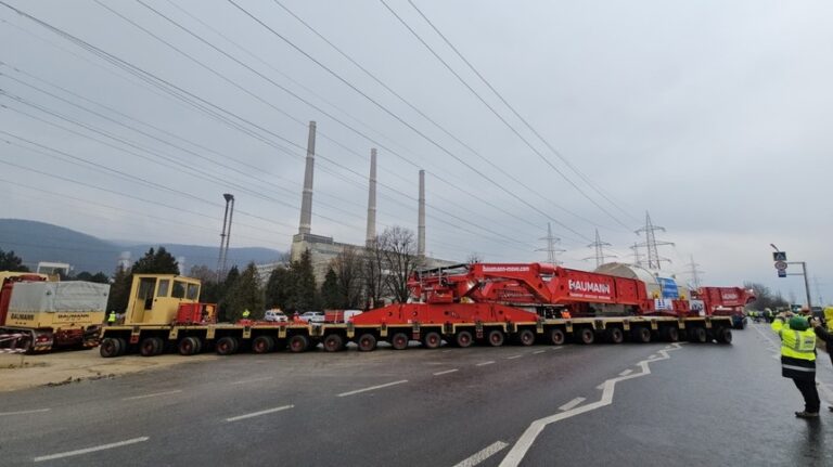 Cel mai mare transport agabaritic ce a rulat vreodată pe şoselele României a ajuns la destinație
