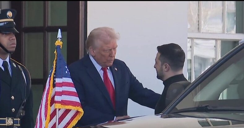  Un reporter al agenției TASS, strecurat între acreditați la întîlnirea Vance-Trump-Zelenski