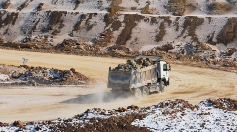 Trump anunţă că va semna vineri cu Zelenski mult disputatul Acord al Mineralelor