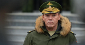 Şeful armatei ruse, Valeri Gherasimov, a inspectat forţele care luptă în estul Ucrainei