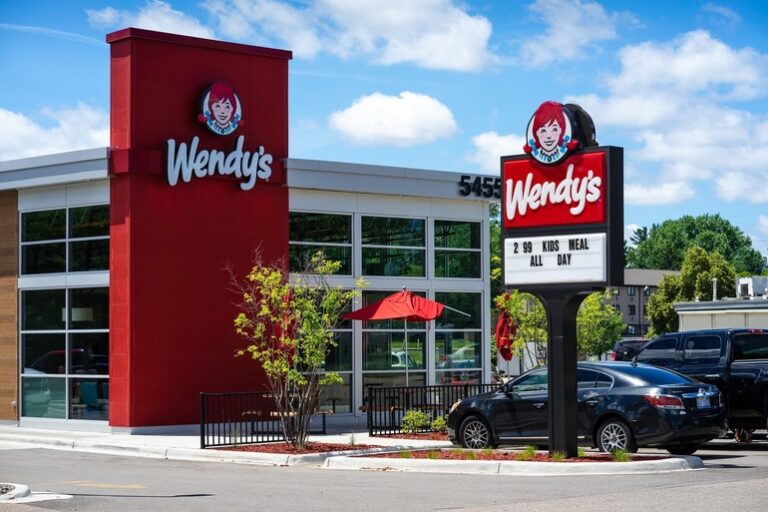 Al treilea cel mai mare lanț de fast-food din lume vine la Iași! Se caută angajați