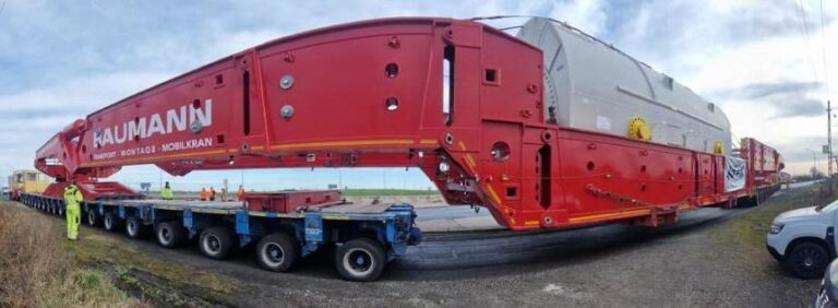 VIDEO Un nou transport agabaritic de mari dimensiuni, cu greutatea de 788 tone pe străzile din România