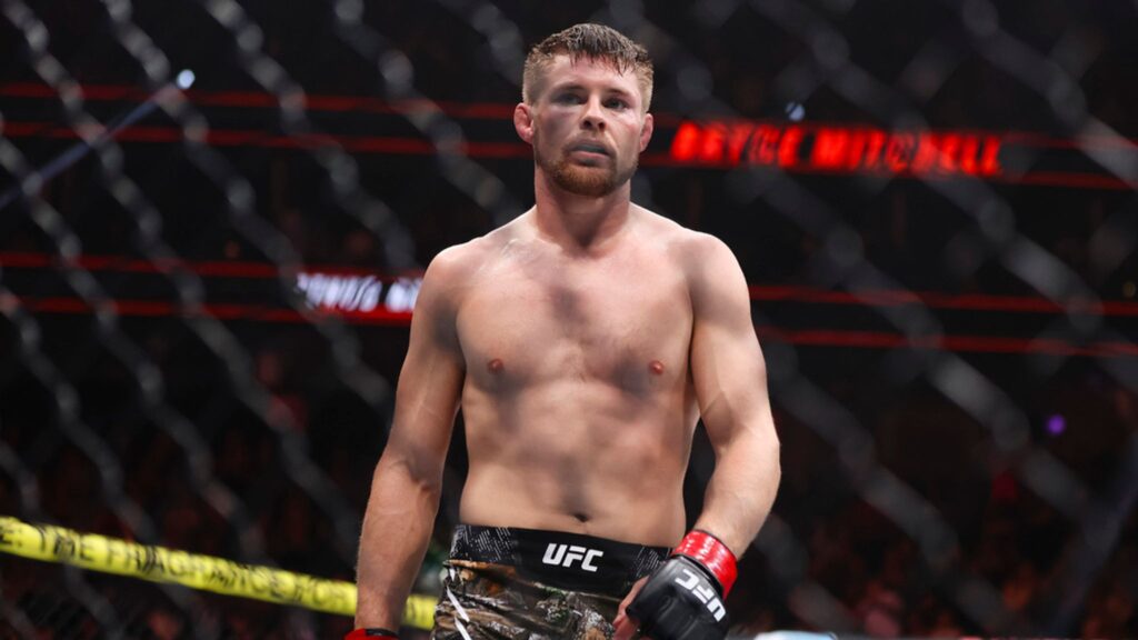 Un star UFC care l-a lăudat pe Adolf Hitler spune că „demonii” încearcă să îl facă să îşi înşele soţia