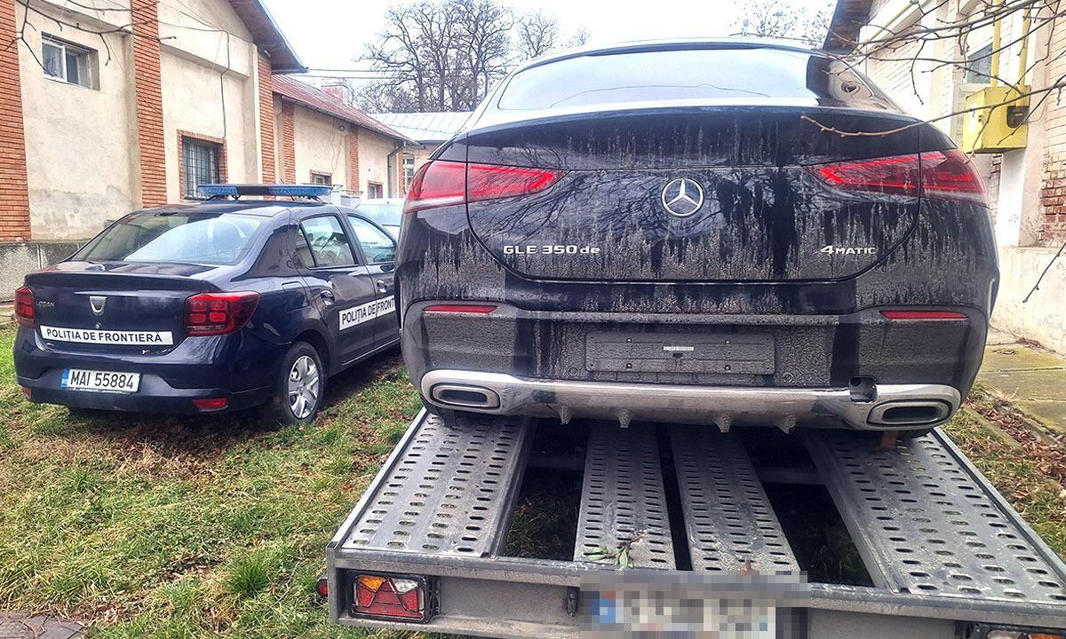 Operațiune a polițiștilor la frontieră: au dat jos șoferii și au confiscat două mașini de lux, Mercedes și Toyota, de peste 50.000 euro fiecare