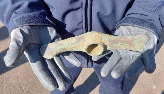 Descoperire istorică făcută de un jandarm într-o pădure din Botoșani. Artefactul ar putea fi mai vechi decât piramidele