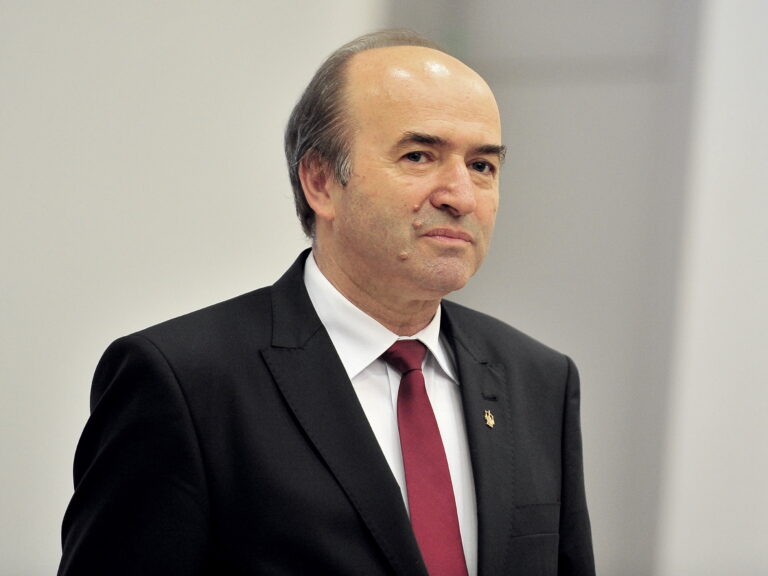 Ce spune Tudorel Toader despre posibilitatea anulării alegerilor prezidențiale din nou: „USR-ul va trebui să respecte legea, ca şi ceilalţi competitori”