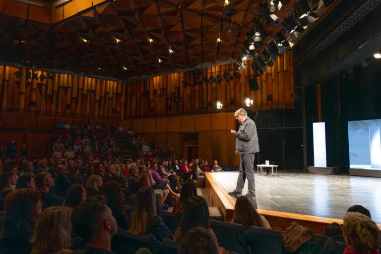 Mircea Cărtărescu, Horia-Roman Patapievici, Ioana Nicolaie și Radu Vancu vin la Iași, la Conferințele Creativității. Premiere naționale în Educație, la Romanian Creative Week