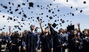 Când pleci din familie și te muți la casa ta? Frustrările tinerilor în căutare de rost în viață - explicațiile unui psihoterapeut ieșean