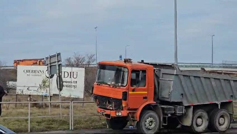Imagini cu momentul accidentului din Ovidiu: un camion fără frâne spulberă trei autoturisme/VIDEO