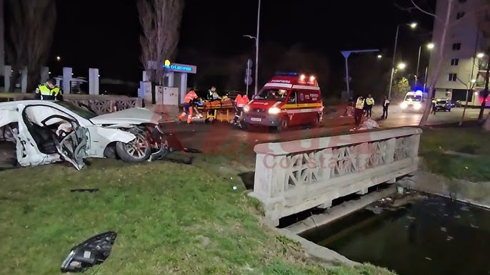 Accident șocant la Mamaia – O mașină s-a rupt în două, cel puțin o persoană a murit