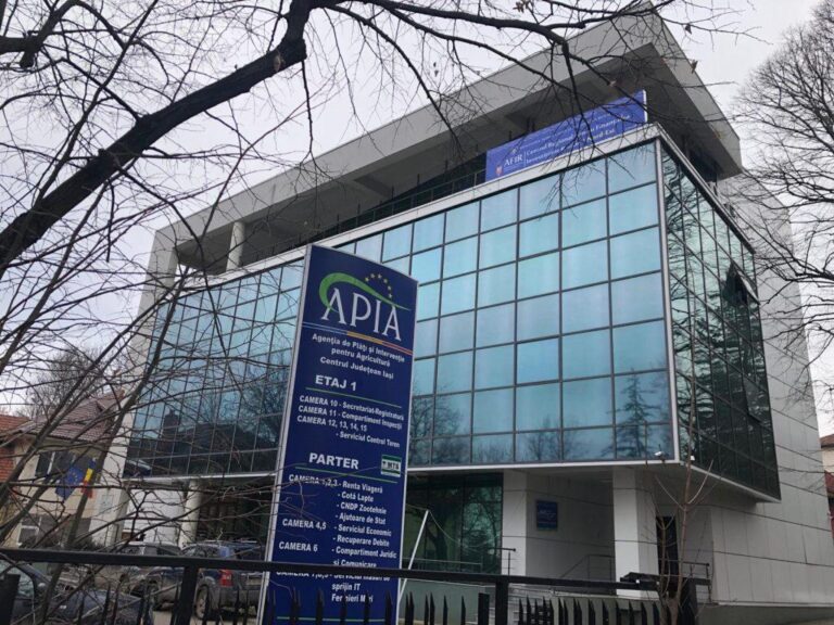 Zeci de fermieri ieșeni, somați să dea banii înapoi: e vorba de milioane de lei. În caz contrar, vor fi dați pe mâna ANAF