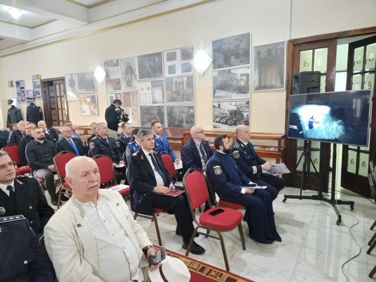 Tunuri de artilerie pe Copou. Cele cinci arme ale României, expoziție inedită la Muzeul Militar: de la insigne și uniforme la arme grele