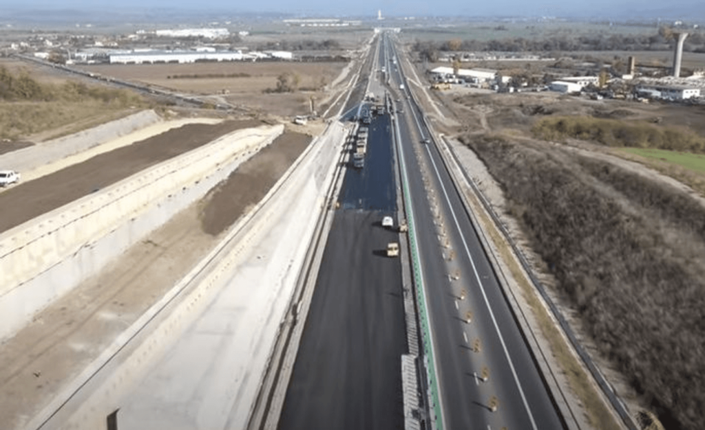 Sprijin pentru autostrăzile Moldovei, în special A8. Investiție la Rafo în patru stații esențiale de producție de bitum pentru asfalt
