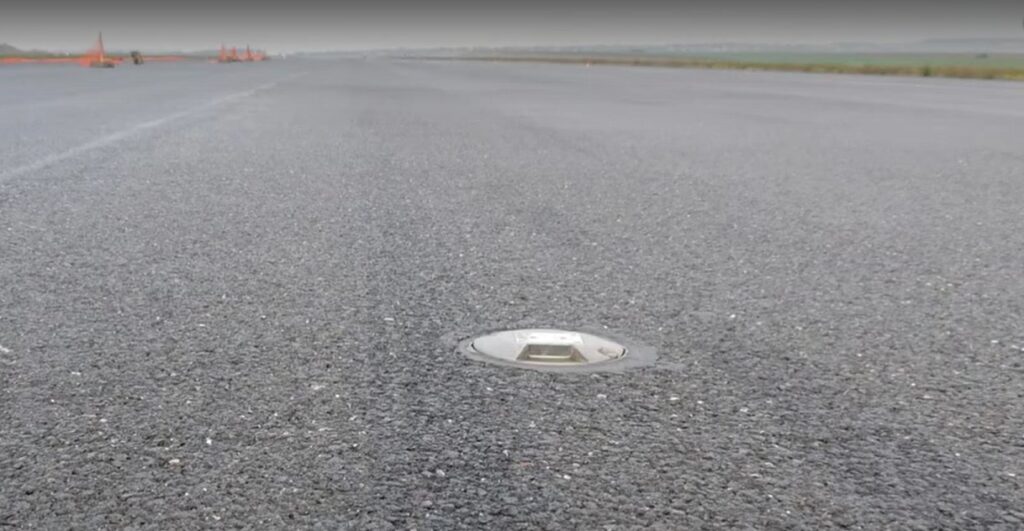 Gata cu avioanele de Iași duse de ceață la Suceava sau Bacău? Balizaj nou la Aeroport: licitația are o ofertă