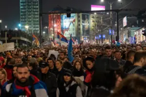Belgrad: Sârbii ieșiți în stradă strigă „Pumpaj!” și „Laura Kövesi”
