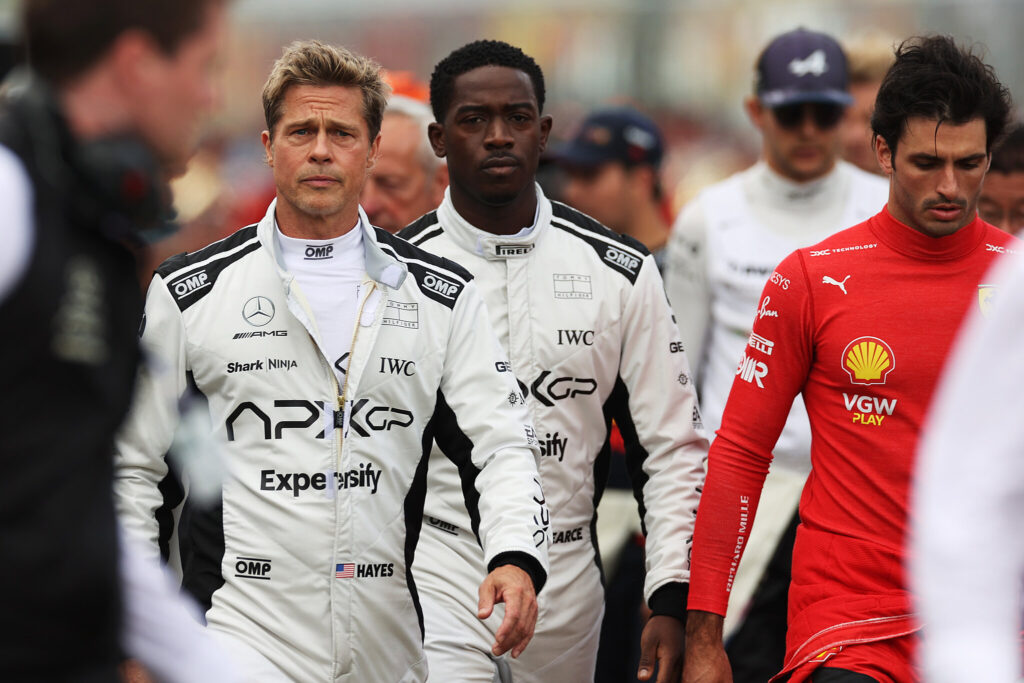 Brad Pitt a trăit „spaima vieţii lui”, după o tură pe un circuit de Formula 1 cu Lewis Hamilton
