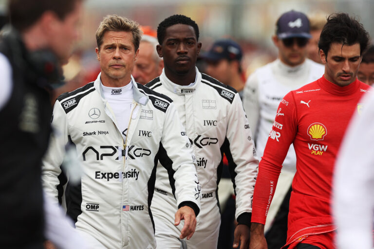 Brad Pitt a trăit „spaima vieţii lui”, după o tură pe un circuit de Formula 1 cu Lewis Hamilton