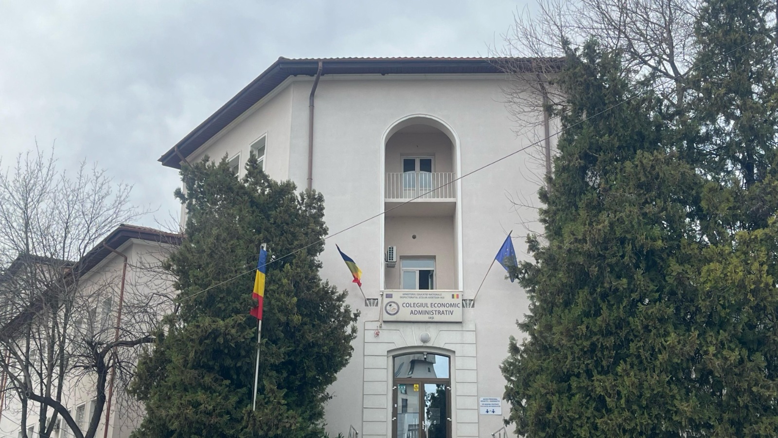 Caz neobișnuit - Profesoară atacată de elev, la oră, la Colegiul Economic din Iași. Reacțiile autorităților școlare și ale sindicatului