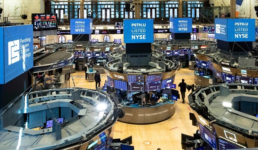 Bursa americană a închis luni în scădere puternică: Dow a pierdut aproape 900 de puncte, Nasdaq a avut cea mai proastă zi din 2022, pe fondul temerilor de recesiune