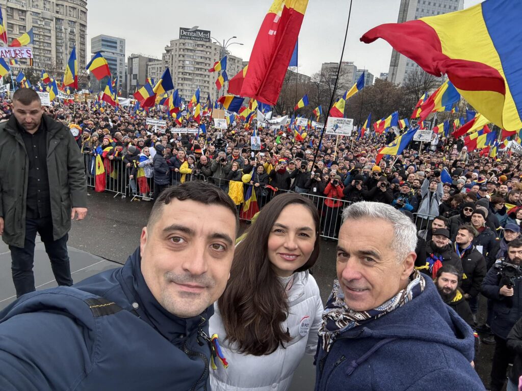 Ce spune Crin Antonescu, despre situaţia din zona suveranistă: „Ca la un parastas, se înghesuie, fură din colivă”