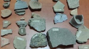Misterul vestigiilor dacice descoperite la vânzare în talciocul din CUG se adâncește: etichetarea, una care nu se mai folosește demult de arheologi