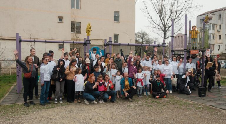 Prima „oază urbană” din Iași a prins viață în weekend. Zeci de voluntari au participat la amenajarea unui spațiu din Alexandru cel Bun