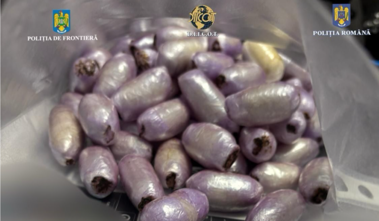 Brazilian prins de poliţişti pe Aeroportul Henri Coandă cu caşete de cocaină în stomac şi pachete conţinând acelaşi drog de mare risc lipite cu bandă adezivă de picioare