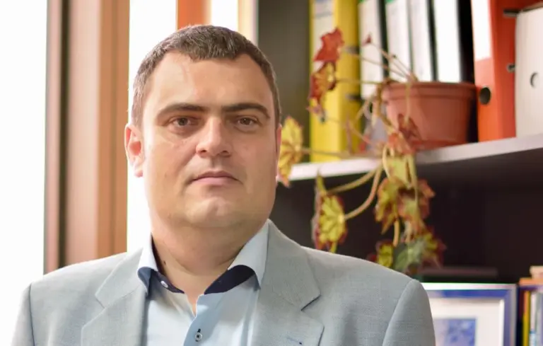 Fraudă academică uriașă la UAIC: un profesor a manipulat articolele a peste 200 de autori, devenind unul dintre cei mai citați cercetători din Iași