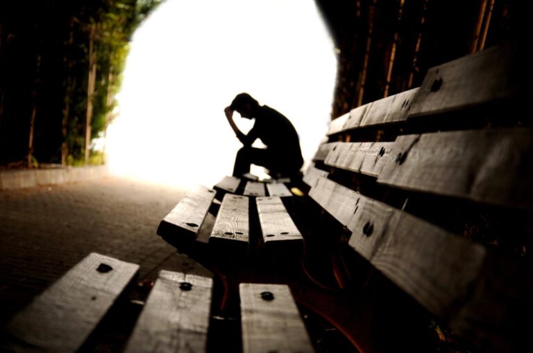 „Depresia, cauză frecventă de suicid. Bărbații o ascund”. Decesul care a zguduit mediul universitar ieșean: ce spun psihologii și psihiatrii?