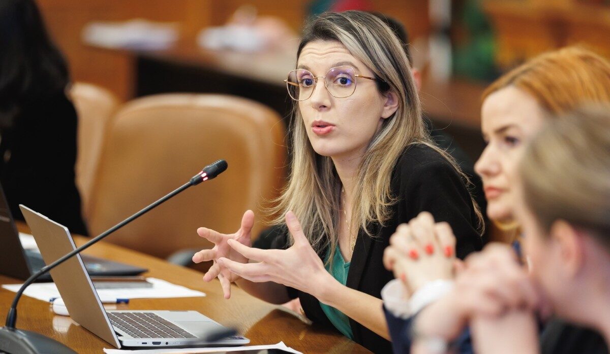 Diana Buzoianu (USR): Delir colectiv. RA-APPS susţine că nu cheltuie bani publici