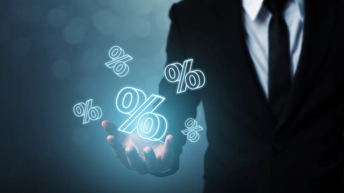 De ce unii câștigă mai mulți bani din economii, iar alții pierd? Ce bănci oferă cele mai mari dobânzi la depozite