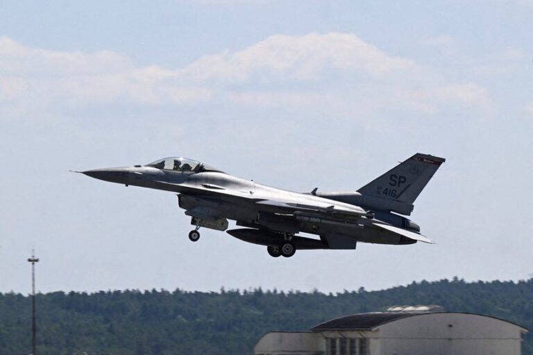 Vor fi zboruri de antrenament la înălţimi mici şi în regim supersonic cu avioane F-16  pe întreg teritoriul ţării, până pe 10 martie
