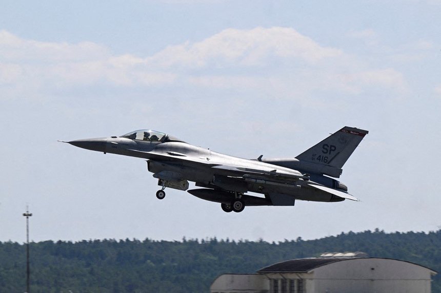 Vor fi zboruri de antrenament la înălţimi mici şi în regim supersonic cu avioane F-16 pe întreg teritoriul ţării, până pe 10 martie