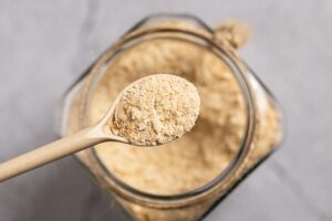 Superalimentul care înlocuiește carnea în timpul postului: fulgii de drojdie inactivă