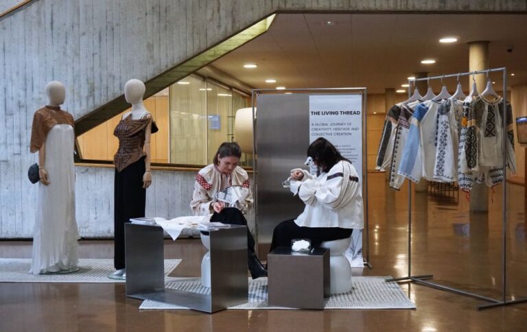 Ia cusută la Romanian Creative Week, prezentată în cadrul unui eveniment impresionant al UNESCO, la Paris: „Este una dintre cele mai mai frumoase zile de sărbătoare pentru patrimoniul românesc”