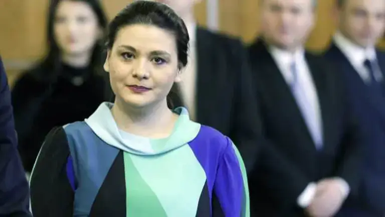 Domnișoara Ioana Lambru, celebră pentru că ar fi utilizat canapeaua lui Antonescu, conduce companii din energie